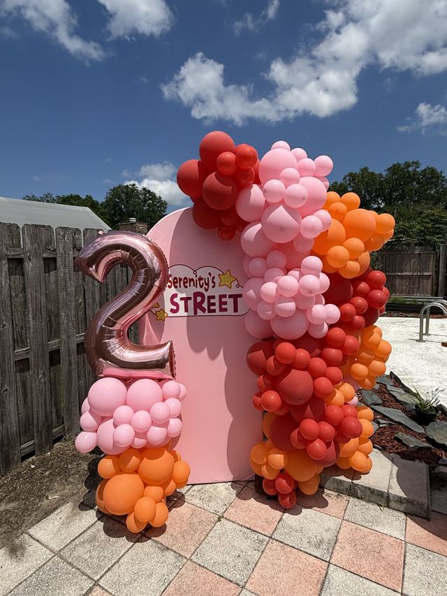 Balloon decor by Luxeballoon