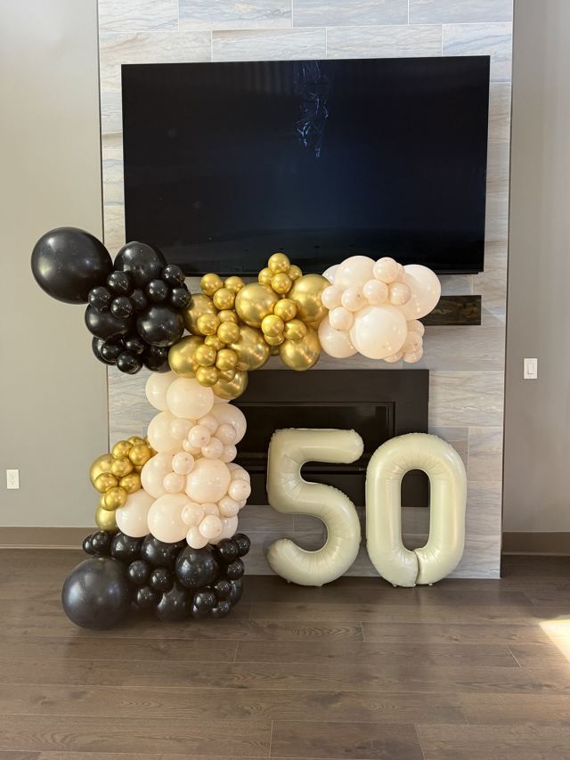 Balloon decor by Luxeballoon