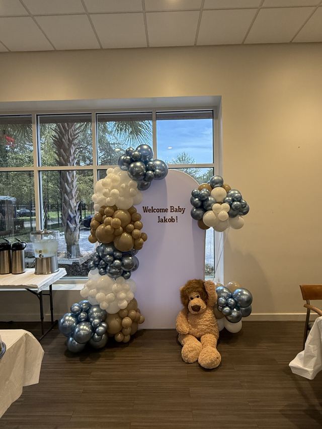 Balloon decor by Luxeballoon