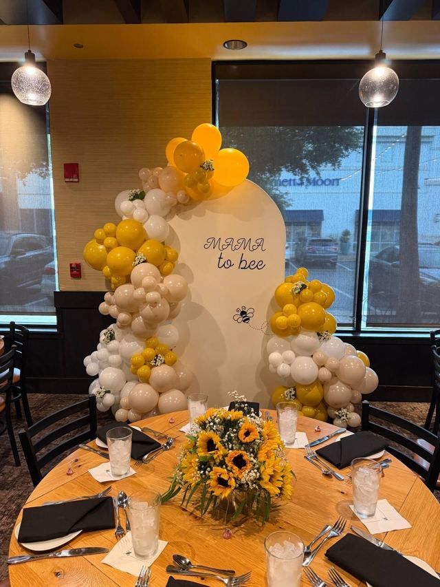Balloon decor by Luxeballoon
