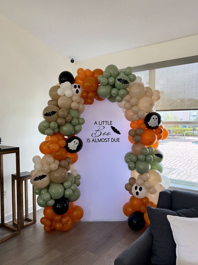 Balloon decor by Luxeballoon
