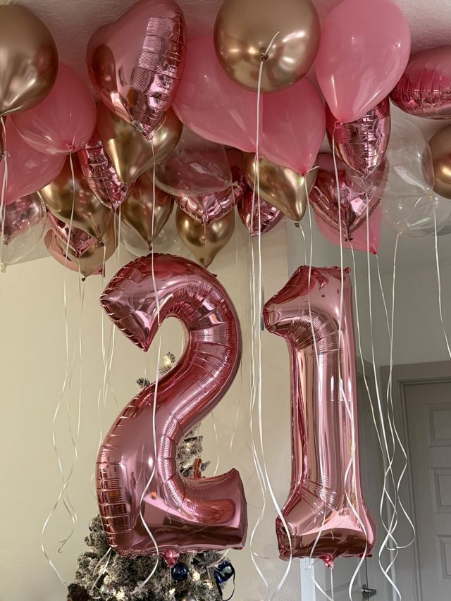 Balloon decor by Luxeballoon